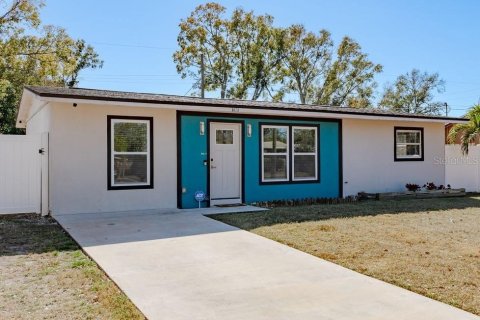 House in Tampa, Florida 3 bedrooms, 98.48 sq.m. № 2099662