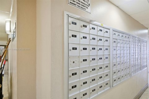 Copropriété à vendre à North Miami, Floride: 2 chambres, 83.15 m2 № 1978412 - photo 24