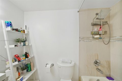 Copropriété à vendre à North Miami, Floride: 2 chambres, 83.15 m2 № 1978412 - photo 15