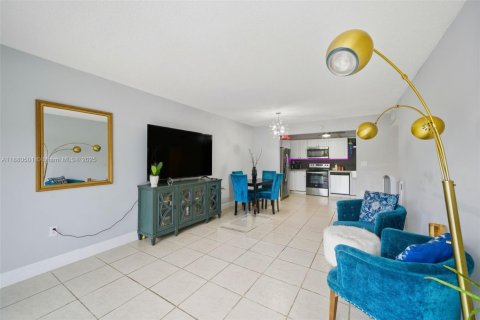 Copropriété à vendre à North Miami, Floride: 2 chambres, 83.15 m2 № 1978412 - photo 3