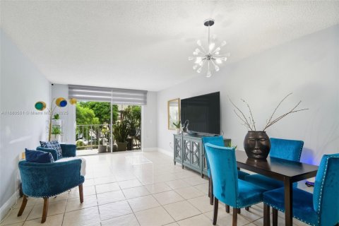 Copropriété à vendre à North Miami, Floride: 2 chambres, 83.15 m2 № 1978412 - photo 1
