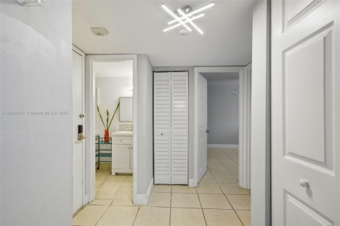 Copropriété à vendre à North Miami, Floride: 2 chambres, 83.15 m2 № 1978412 - photo 8