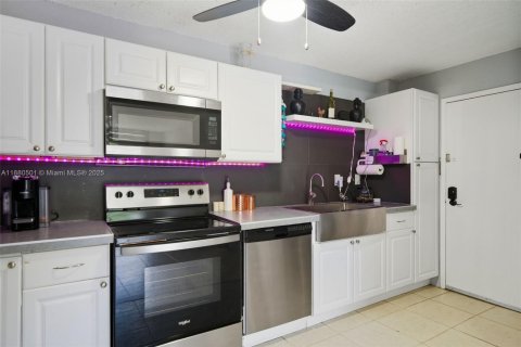 Copropriété à vendre à North Miami, Floride: 2 chambres, 83.15 m2 № 1978412 - photo 7