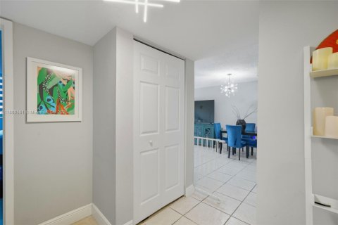 Copropriété à vendre à North Miami, Floride: 2 chambres, 83.15 m2 № 1978412 - photo 9