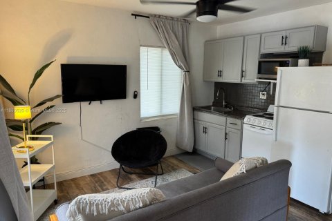 Casa en alquiler en Fort Lauderdale, Florida, 1 dormitorio, 319.77 m2 № 1922073 - foto 8
