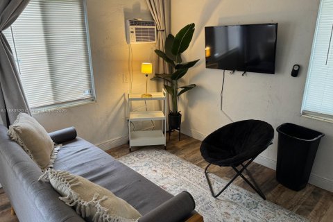 Casa en alquiler en Fort Lauderdale, Florida, 1 dormitorio, 319.77 m2 № 1922073 - foto 7