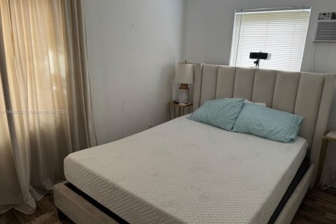 Casa en alquiler en Fort Lauderdale, Florida, 1 dormitorio, 319.77 m2 № 1922073 - foto 10