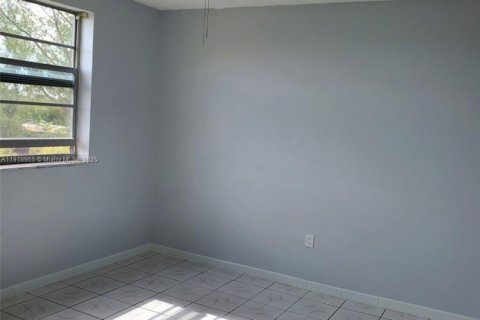 Снять в аренду кондоминиум в Майами, Флорида 3 спальни, 112.04м2, № 1973359 - фото 9