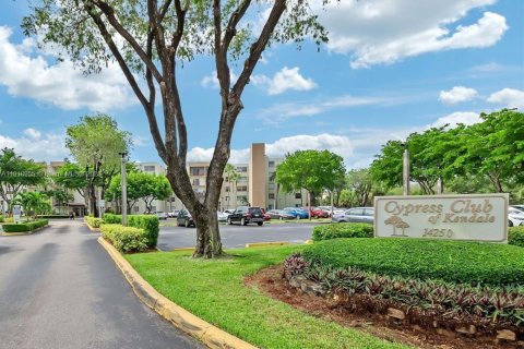 Снять в аренду кондоминиум в Майами, Флорида 3 спальни, 112.04м2, № 1973359 - фото 23