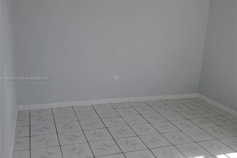 Снять в аренду кондоминиум в Майами, Флорида 3 спальни, 112.04м2, № 1973359 - фото 10