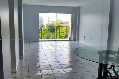 Снять в аренду кондоминиум в Майами, Флорида 3 спальни, 112.04м2, № 1973359 - фото 3