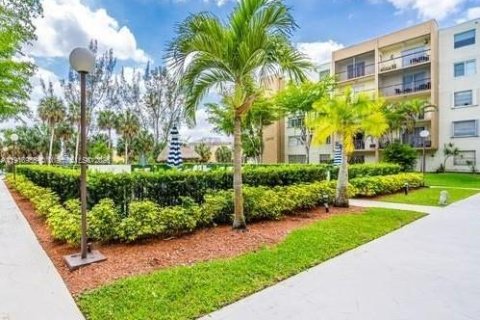 Снять в аренду кондоминиум в Майами, Флорида 3 спальни, 112.04м2, № 1973359 - фото 28