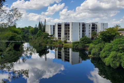 Снять в аренду кондоминиум в Майами, Флорида 3 спальни, 112.04м2, № 1973359 - фото 2