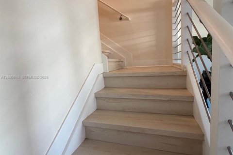 Townhouse in Miami Lakes, Florida 4 bedrooms, 177.26 sq.m. № 2384503 - photo 19