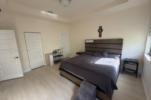 Townhouse in Miami Lakes, Florida 4 bedrooms, 177.26 sq.m. № 2384503 - photo 25