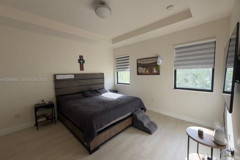 Townhouse in Miami Lakes, Florida 4 bedrooms, 177.26 sq.m. № 2384503 - photo 23