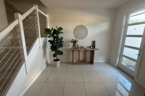 Townhouse in Miami Lakes, Florida 4 bedrooms, 177.26 sq.m. № 2384503 - photo 14