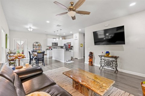 House in Alachua, Florida 3 bedrooms, 128.58 sq.m. № 1777217 - photo 9