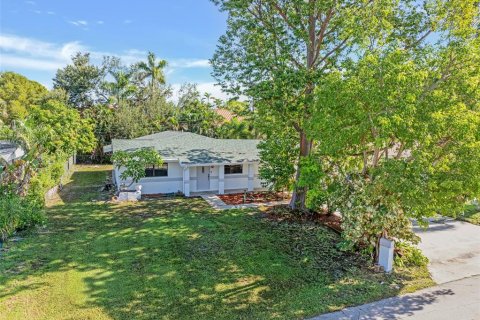 House in Fort Myers, Florida 3 bedrooms, 154.68 sq.m. № 1886166 - photo 4