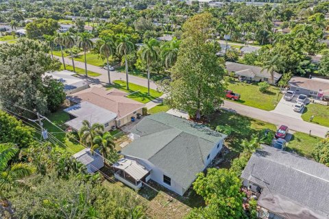 House in Fort Myers, Florida 3 bedrooms, 154.68 sq.m. № 1886166 - photo 6
