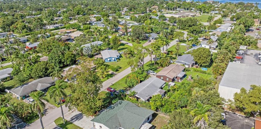House in Fort Myers, Florida 3 bedrooms, 154.68 sq.m. № 1886166