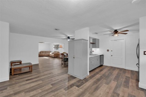 House in Fort Myers, Florida 3 bedrooms, 154.68 sq.m. № 1886166 - photo 11