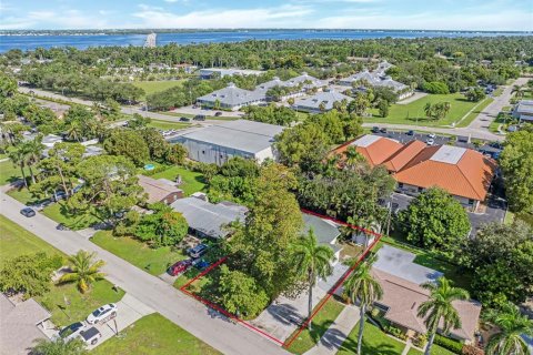 House in Fort Myers, Florida 3 bedrooms, 154.68 sq.m. № 1886166 - photo 2