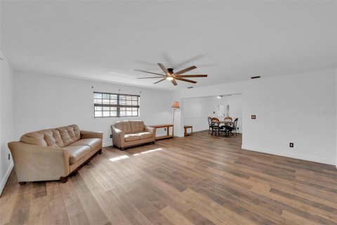 House in Fort Myers, Florida 3 bedrooms, 154.68 sq.m. № 1886166 - photo 24
