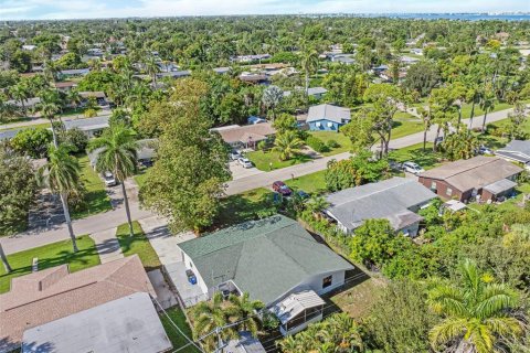 House in Fort Myers, Florida 3 bedrooms, 154.68 sq.m. № 1886166 - photo 7