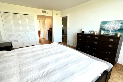 Condominio en venta en Pompano Beach, Florida, 1 dormitorio, 83.61 m2 № 1964720 - foto 17