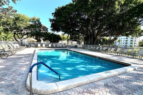 Condominio en venta en Pompano Beach, Florida, 1 dormitorio, 83.61 m2 № 1964720 - foto 28