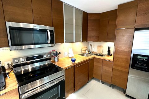 Condominio en venta en Pompano Beach, Florida, 1 dormitorio, 83.61 m2 № 1964720 - foto 1