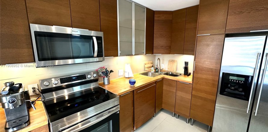 Condominio en Pompano Beach, Florida, 1 dormitorio  № 1964720