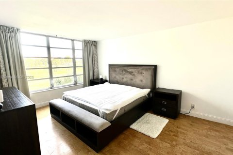 Condominio en venta en Pompano Beach, Florida, 1 dormitorio, 83.61 m2 № 1964720 - foto 13