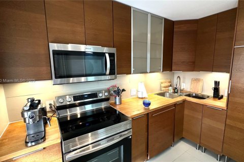 Condominio en venta en Pompano Beach, Florida, 1 dormitorio, 83.61 m2 № 1964720 - foto 2