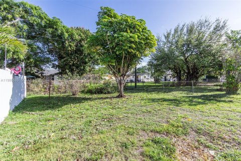 Casa en alquiler en Hallandale Beach, Florida, 2 dormitorios, 93.65 m2 № 2048382 - foto 6