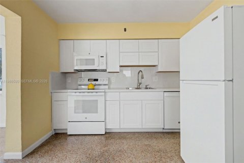 Casa en alquiler en Hallandale Beach, Florida, 2 dormitorios, 93.65 m2 № 2048382 - foto 12