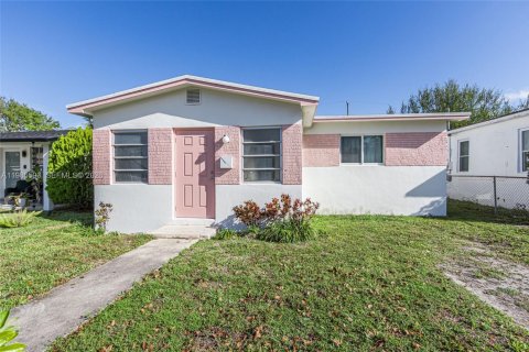 Casa en Hallandale Beach, Florida 2 dormitorios, 93.65 m2 № 2048382