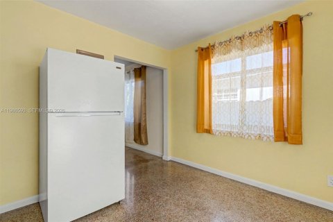 Casa en alquiler en Hallandale Beach, Florida, 2 dormitorios, 93.65 m2 № 2048382 - foto 13