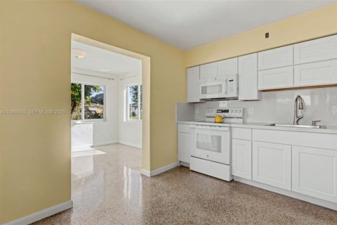 Casa en alquiler en Hallandale Beach, Florida, 2 dormitorios, 93.65 m2 № 2048382 - foto 10
