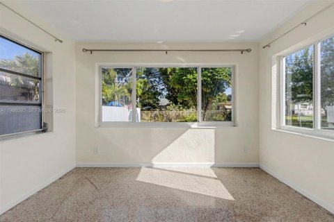 Casa en alquiler en Hallandale Beach, Florida, 2 dormitorios, 93.65 m2 № 2048382 - foto 14