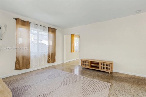 Casa en alquiler en Hallandale Beach, Florida, 2 dormitorios, 93.65 m2 № 2048382 - foto 8