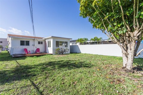 Casa en alquiler en Hallandale Beach, Florida, 2 dormitorios, 93.65 m2 № 2048382 - foto 5