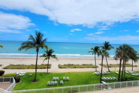 Copropriété à louer à Hillsboro Beach, Floride: 2 chambres, 92.9 m2 № 2181999 - photo 2