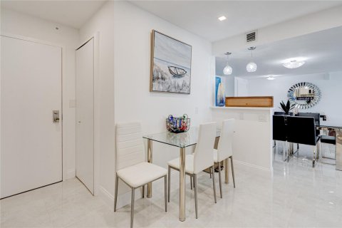 Copropriété à vendre à Fort Lauderdale, Floride: 2 chambres, 133.31 m2 № 2242882 - photo 13