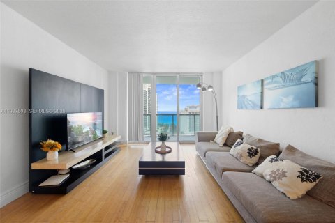 Снять в аренду кондоминиум в Санни-Айлс-Бич, Флорида 1 спальня, 93.37м2, № 2002383 - фото 2