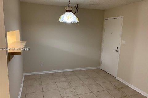 Condominio en venta en Hollywood, Florida, 1 dormitorio, 60.39 m2 № 2076979 - foto 4