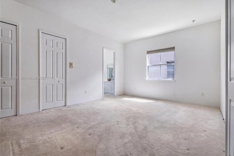 Casa en venta en Miami, Florida, 3 dormitorios, 215.53 m2 № 2381894 - foto 22