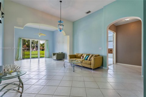 Casa en venta en Miami, Florida, 3 dormitorios, 215.53 m2 № 2381894 - foto 12