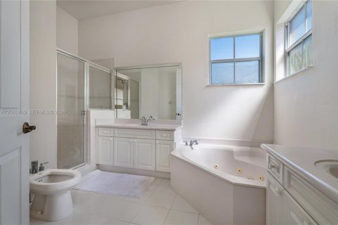 Casa en venta en Miami, Florida, 3 dormitorios, 215.53 m2 № 2381894 - foto 24